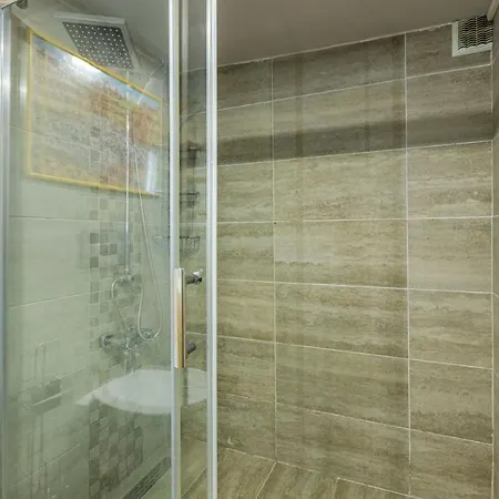 Stylish And Central Flat With Backyard In Sisli *