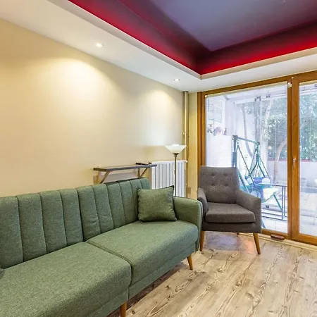Stylish And Central Flat With Backyard In Sisli